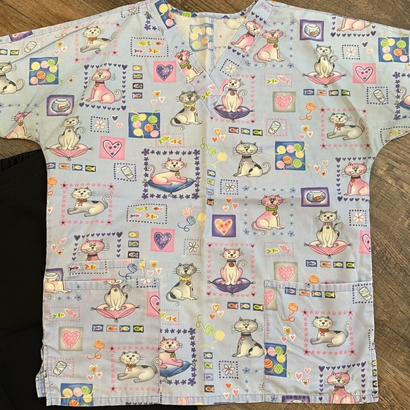 Scrub Set - Picture 2 of 3